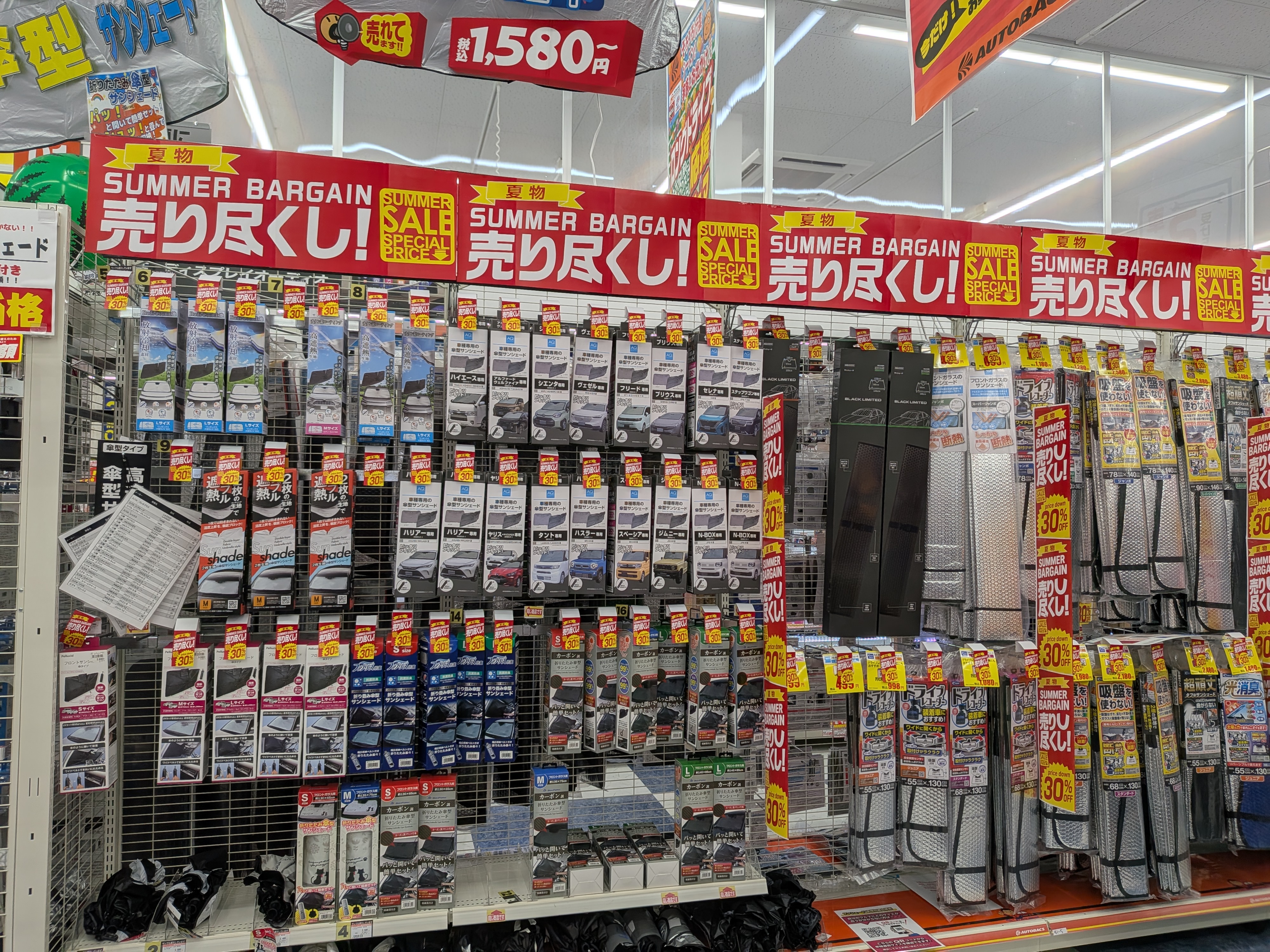 夏物売り尽くしセール売場.jpg